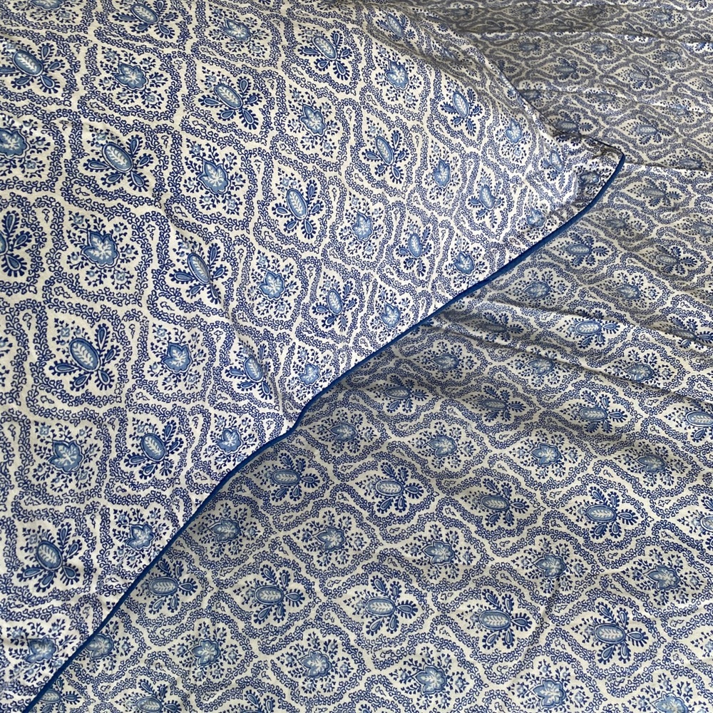 Queen Duvet Cover- Pierre Deux Soliedo design